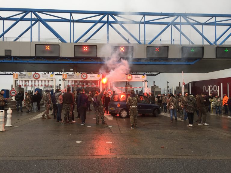 La manifestation des chasseurs sur le pont de Normandie dégénère