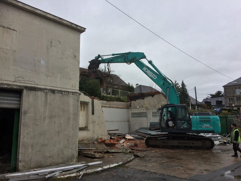 Travaux de démolition de l’ancien magasin d’espaces verts