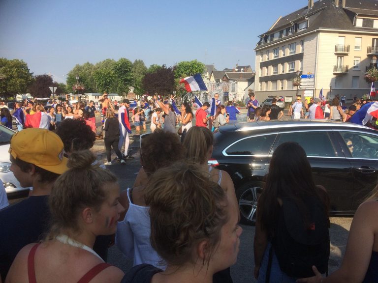 Les honfleurais dans la rue pour fêter le titre de champion du monde…