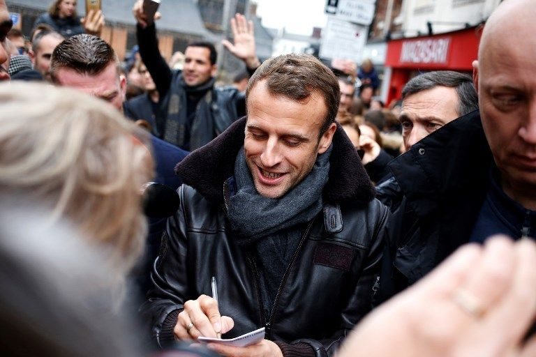 La liesse populaire pour le président Macron, à Honfleur…