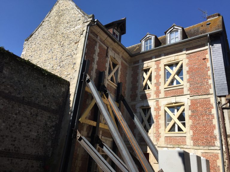 Honfleur : Les habitants du 24 rue des Lingots autorisés à rentrer chez eux…