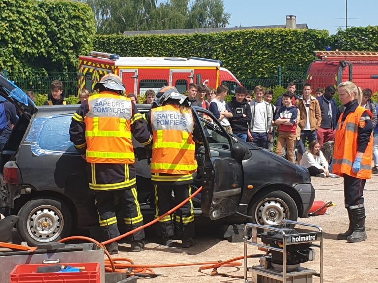 Les sapeurs-pompiers en démonstration au Lycée Albert Sorel