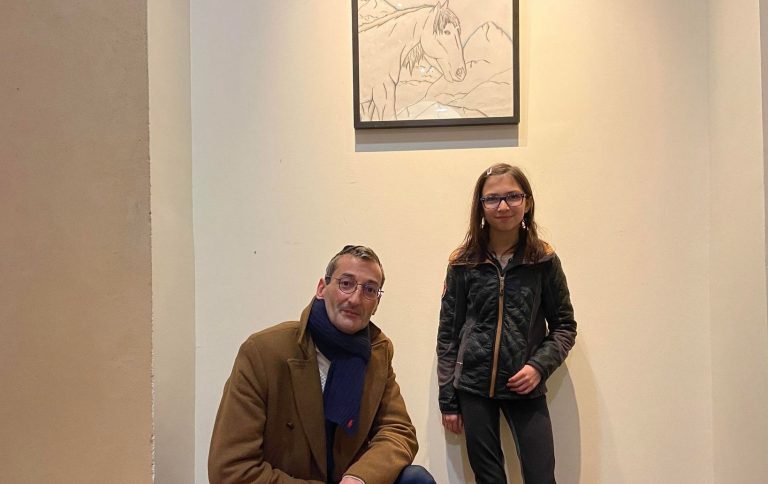 A 13 ans elle expose son travail à la mairie de Honfleur…