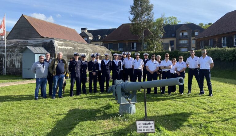 Honfleur : L’équipage du Vulcain en visite au blockhaus 