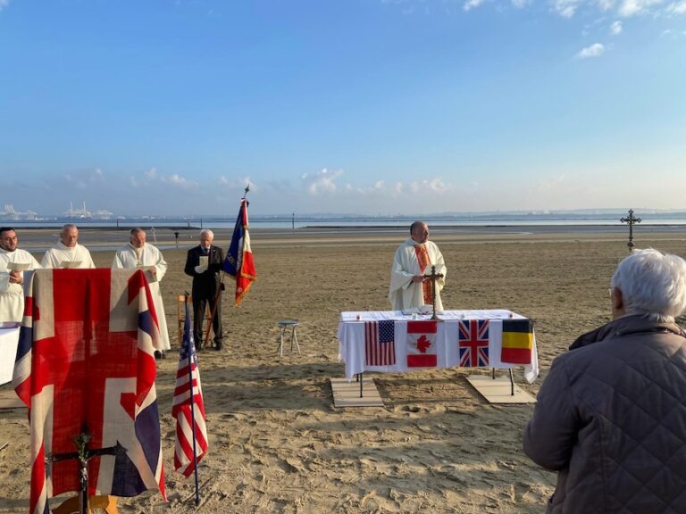 Honfleur : Messe matinale sur la Plage du Butin