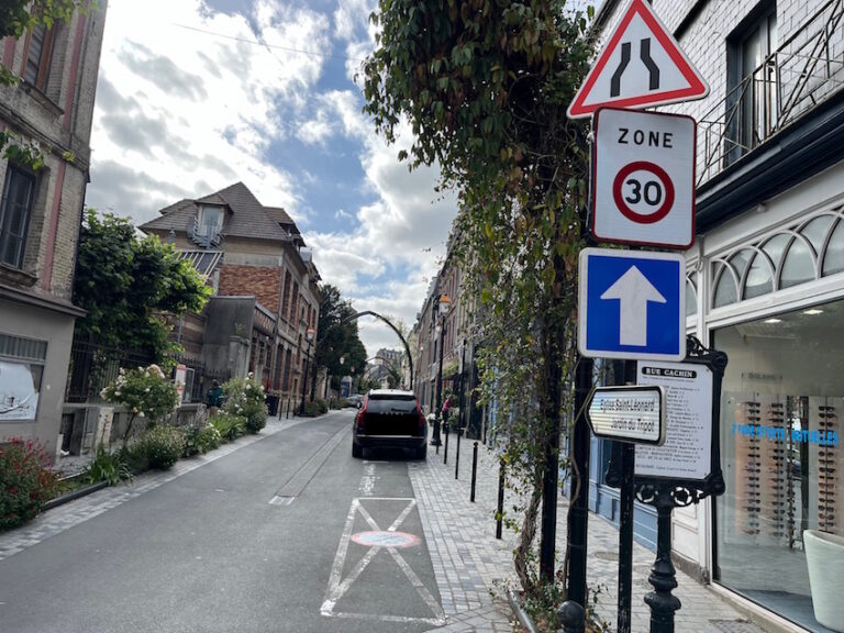 Honfleur : La rue Cachin en sens unique…