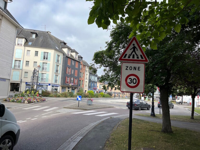 Honfleur : vitesse limitée à 30 km/h dans l’hyper centre de la ville