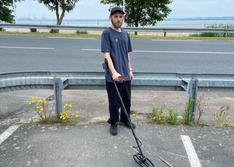 Honfleur : À la recherche de métaux sur la plage du Butin