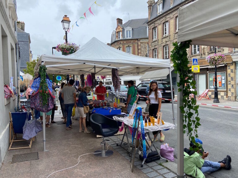 Honfleur : beau succès pour la braderie des commerçants