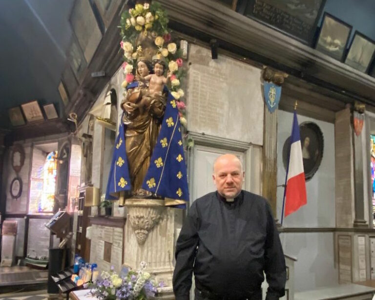 Honfleur : La garde-robe de Notre-Dame de Grâce s’est enrichie d’un nouveau manteau