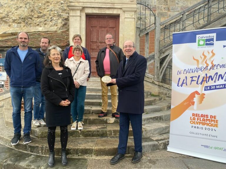 Honfleur : Une pose de clous commémoratifs pour marquer le passage de la flamme olympique