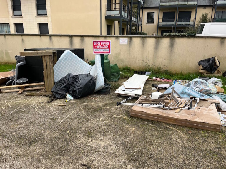 Honfleur : Qui pour s’occuper du dépôt sauvage de la rue du Vermont ?