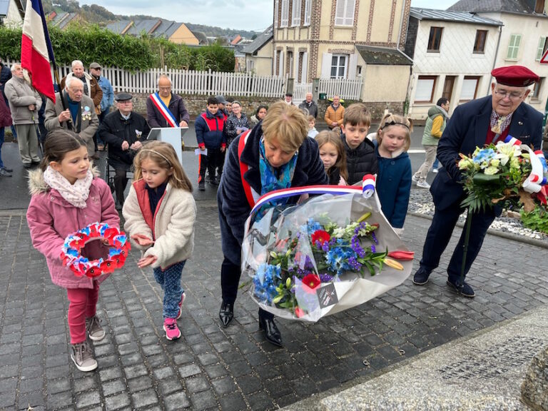 La Rivière Saint-Sauveur : Les commémorations du 11 novembre avec les élèves de l’école primaire