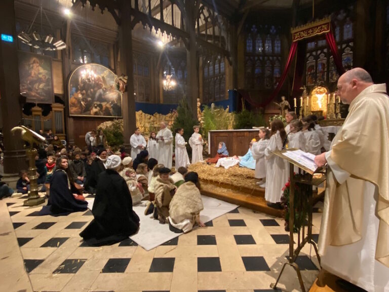 Honfleur : Une crèche vivante pour la messe de Noël…