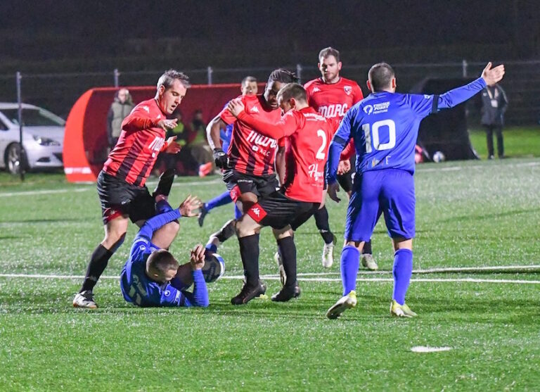 Football : porté par Thomas Martin, le C.S Honfleur s’offre le derby à Pont L’Évêque…