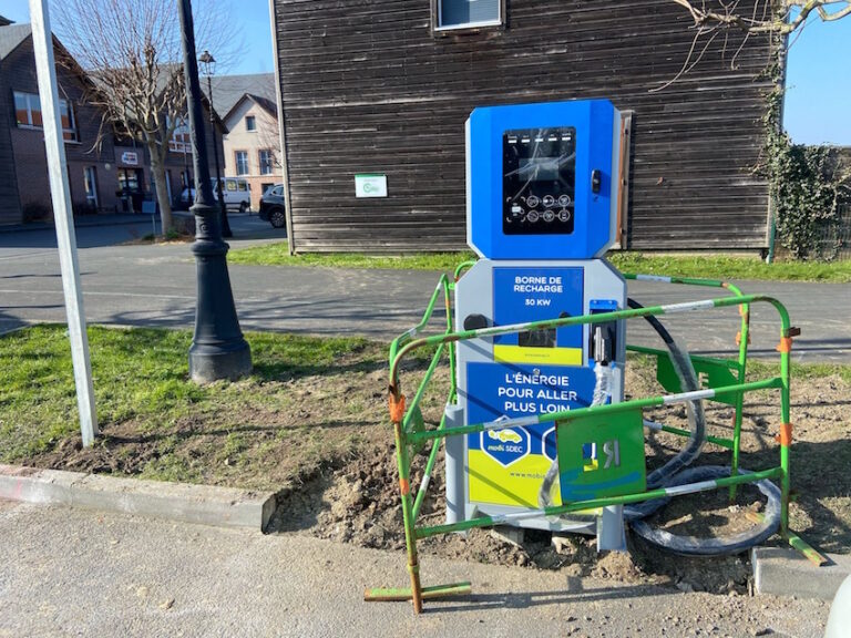 Honfleur : Installation d’une nouvelle borne électrique quartier des Corsaires