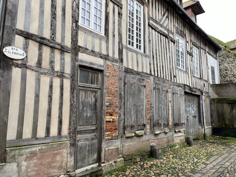 Le bulletin « Les Chroniques du Vieux Honfleur » s’interroge sur la date du millénaire de la ville…